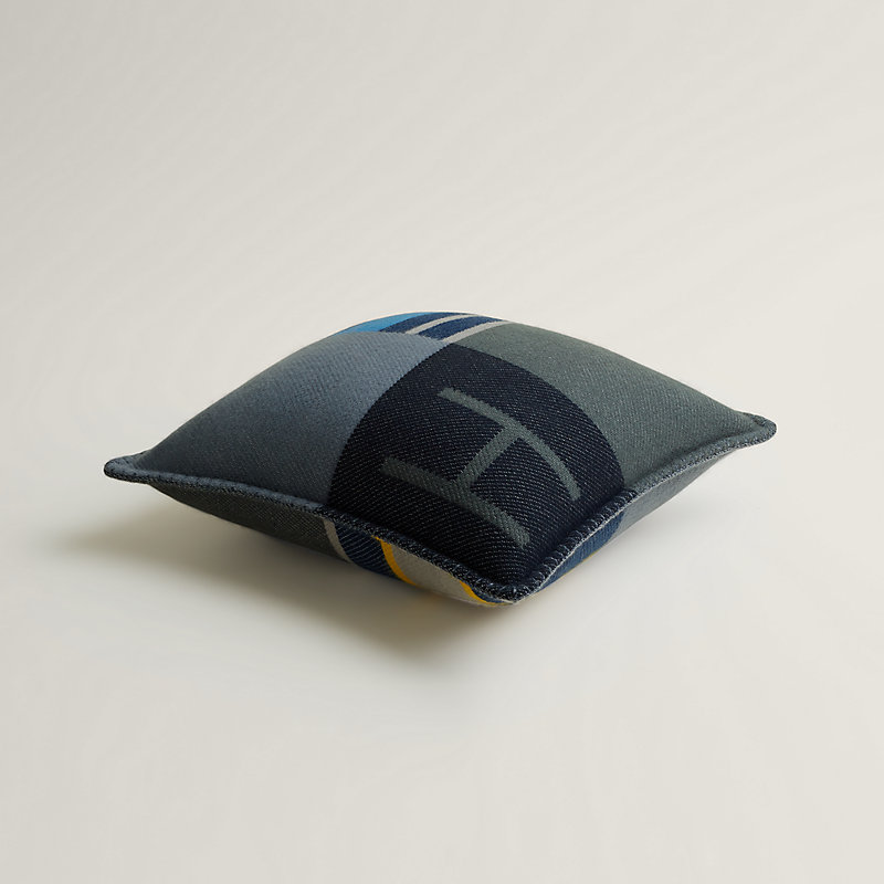 Avalon Cab pillow - Blue | Hermès USA